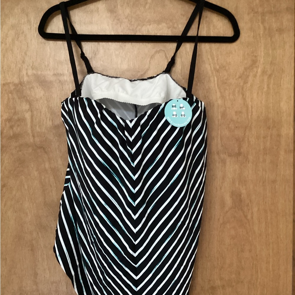 Beach House,8,Black & White Swim